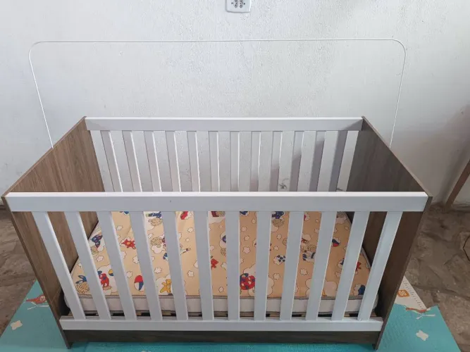 BERÇO COM COLCHÃO INCLUSO E BEBÊ CONFORTO