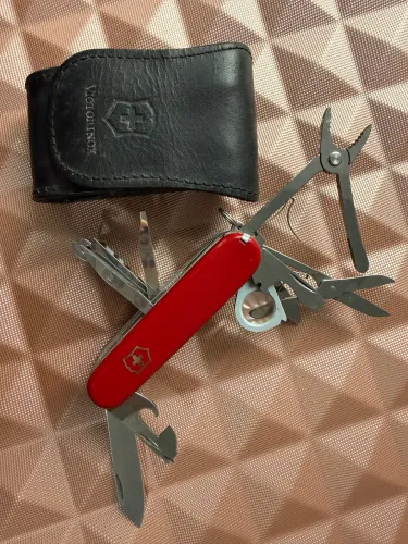 Canivete Suíço Victorinox Multifuncional com Bainha de Couro