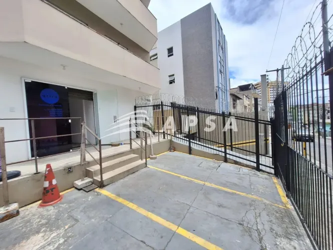 SALA COMERCIAL EM VILA LAURA. COMPOSTA POR 7 M² IDEAL PARA DEPOSITO, PEQUENO ESCRITÓRIO E 