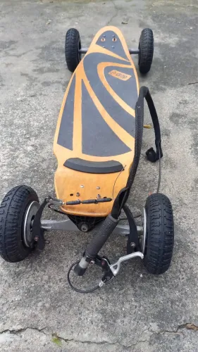 Skate Carveboard Dropboards MTX com Freio de Mão - R$ 750