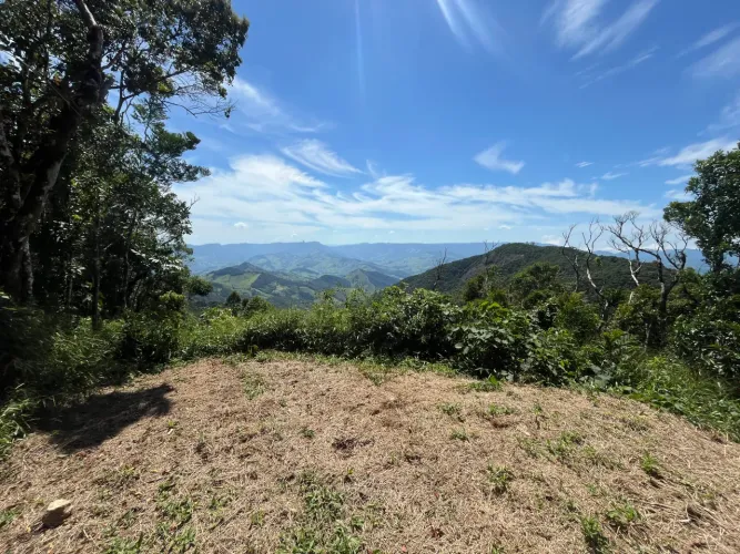 Terreno com 12 ha em Sapucaí-Mirim - MG