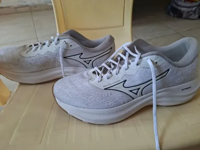 Tênis Mizuno enigma