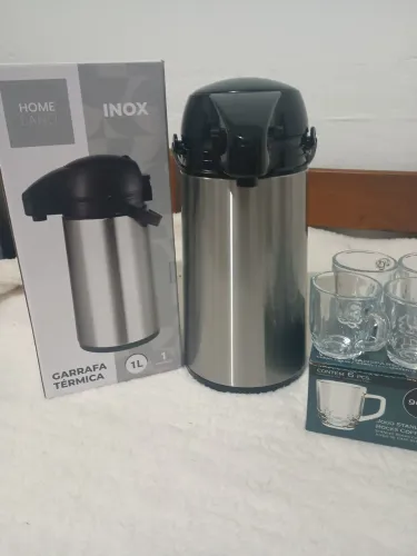 Garrafa térmica com kit xícaras