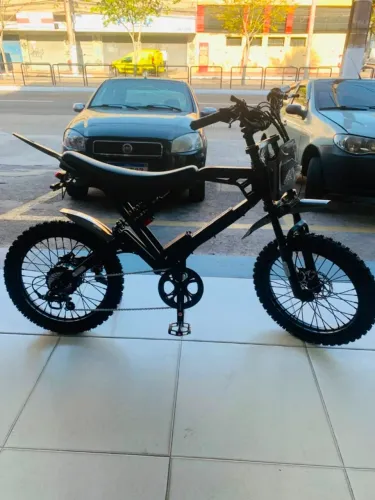 D50 CROSS ? POTÊNCIA, ESTILO E LIBERDADE PARA IR MAIS LONGE