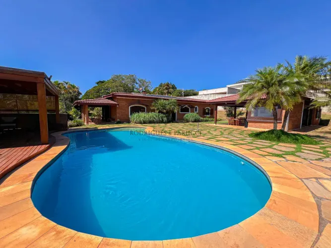 Chácara 353m² | 5 Suítes, Piscina e Lazer Completo  Cond. Horto Ivan, Atibaia/SP