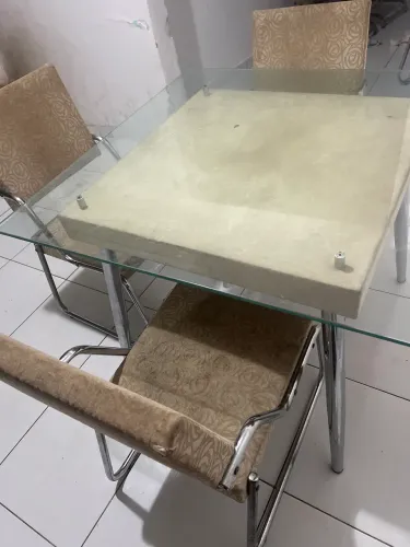 Mesa de criador 4 cadeiras 150