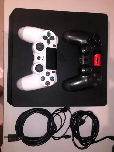 Playstation 4 slim 1TB | 2 controles + carregador de controle + cabo hdmi