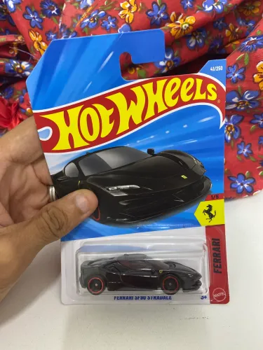 Carrinho Hotwheels FERRERI SF90 STRADALE com raro erro de fabrica ?pára-brisa arranhado? 