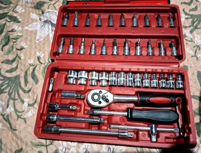 Jogo de Ferramentas 46 Peças c/ Catraca e Maleta ? Soquetes, Bits e Extensores