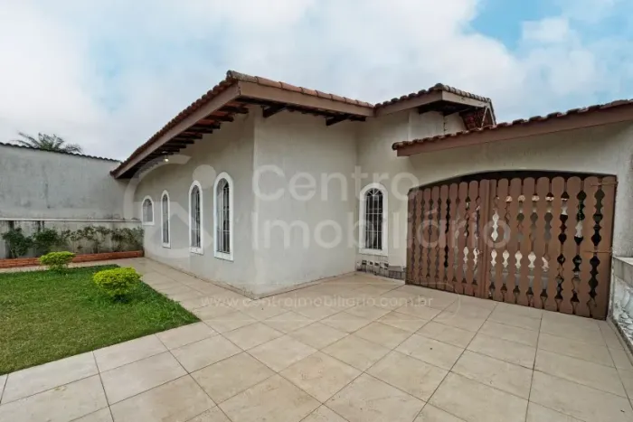 CASA à venda com 3 quartos em Peruíbe, no bairro Balneario Arpoador