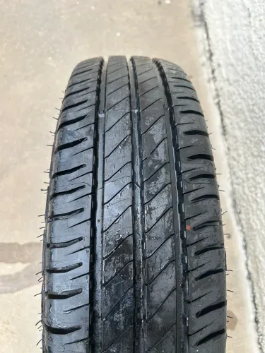 Pneu 195 75 16C com roda Iveco