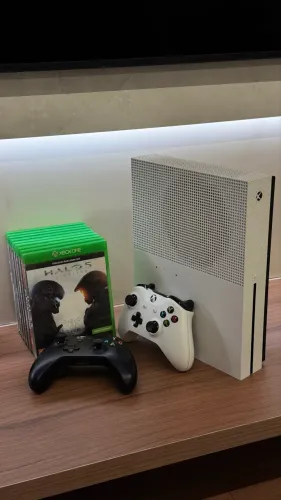 Xbox One S 8 jogos físicos e dois controles