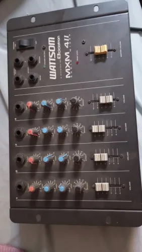Mesa de som 4 canal 