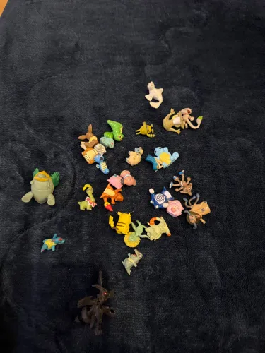 Lote de 27 miniaturas de pokemons da melhor qualidade 