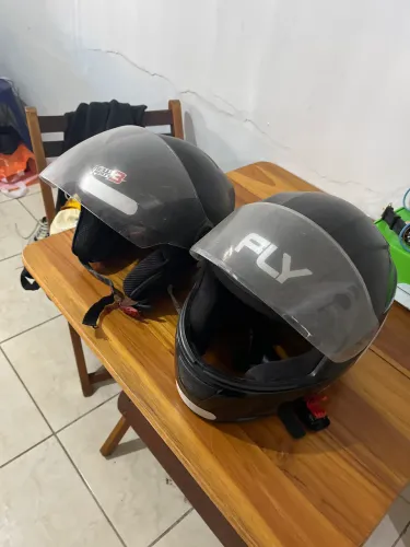 2 capacetes por 130$