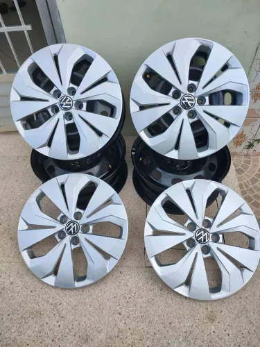 Rodas de ferro com calotas originais aro 16