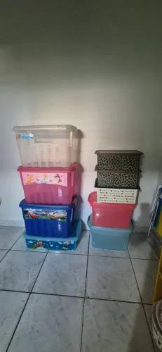 Vendo 9 caixas para diversos utilidades