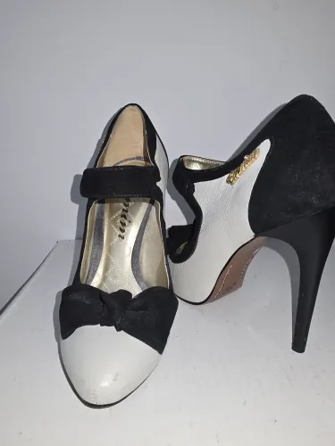 SAPATO CARMIM CINZA COM PRETO PURO CHARME