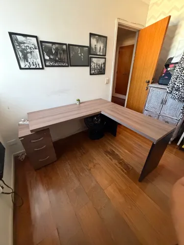 Vendo conjunto de escritório completo, semi-novo e super conservado.