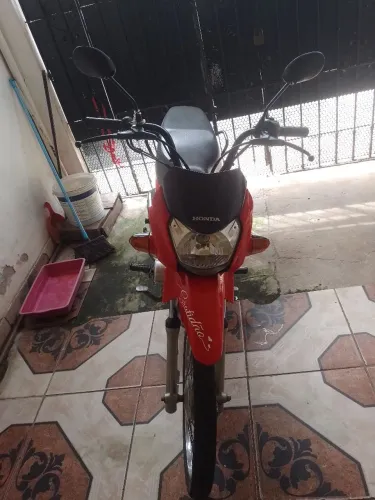 Vendo essa pop110 quitada, porém tem uma pequena dívida nela mais informações no zap