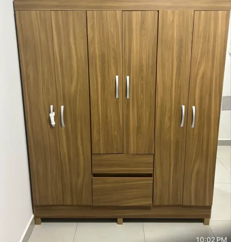 Vendo guarda-roupa 6 portas