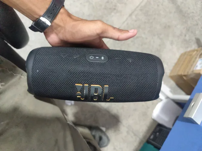 Caixa de som, Bombona preta JBL Charge 5. E + um Controle de vídeo gamer