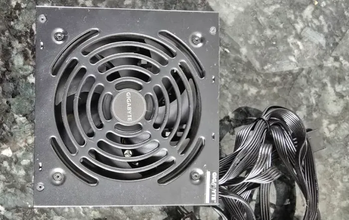 Fonte gigabyte P450B