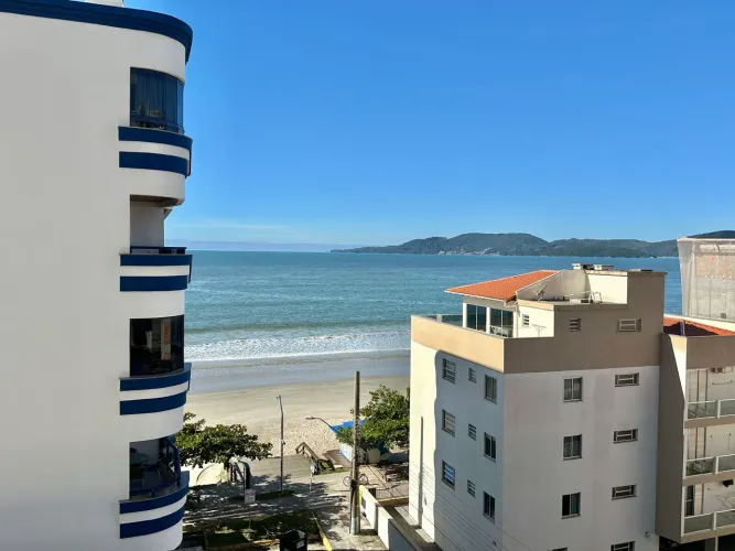 APARTAMENTO COM 03 SUÍTES NA QUADRA MAR - MOBILIADO