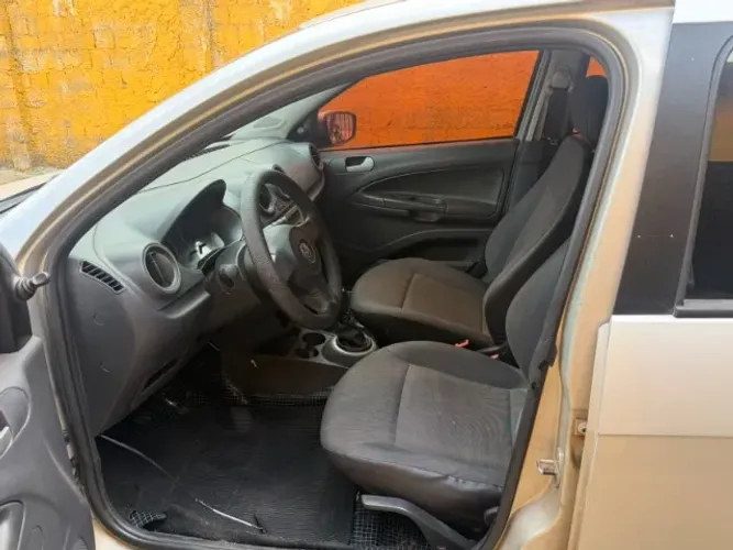 Volkswagen Gol Geração VI City 1.6 8V MI Total Flex Mec. 4P 2014