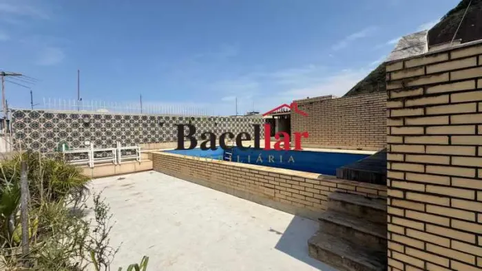 Cobertura com 4 quartos e vaga em Copacabana