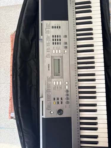 Teclado yamaha PSR E353
