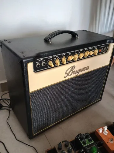 Amplificador Bugera V22 Combo Valvulado