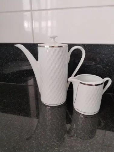 Anos 70 Bule e leiteira porcelana real