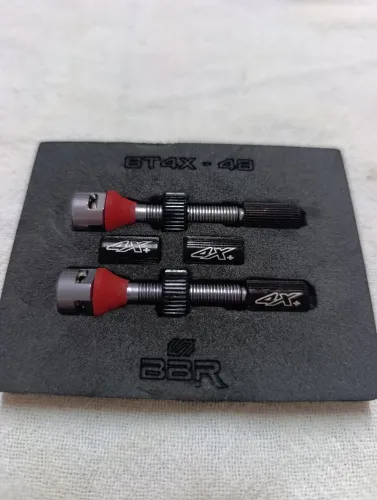Válvula BBR tubeless 4X 48mm grafite 