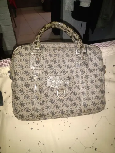 Bolsa para Notebook guess original só tá faltando a alça do ombro