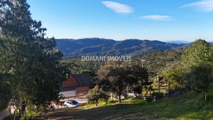 Lote de Terreno com Vista para um Vale de Montanhas na Região do Imbiri - Campos do Jordão