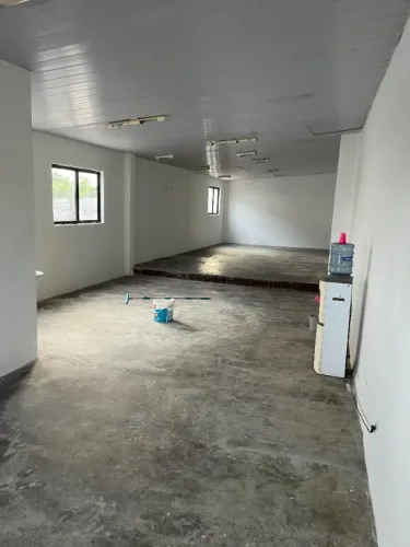 Sala Comercial 85m2 com 02 Banheiros 1º andar