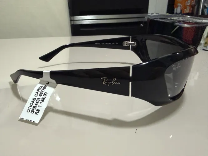 Óculos esportivo rayban