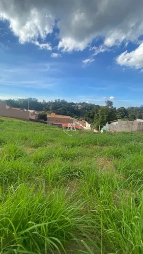 TERRENO A VENDA COM DECLIVE COM 476M² BAIRRO COLONIA JUNDIAI SP.