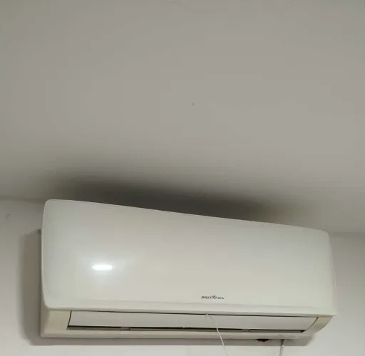 Ar condicionado 12.000 BTUs - bem conservado