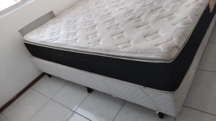Vendo cama de casal queen