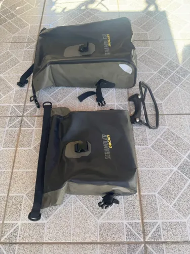 Alforjes originais da Ducati Scrambler