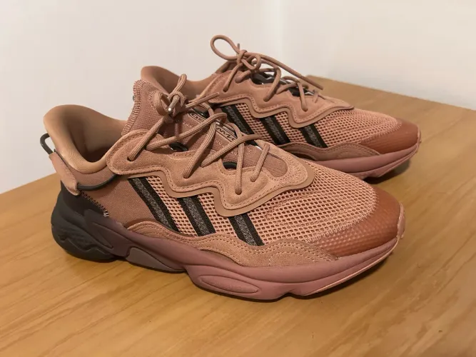 Tênis Adidas OZWEEGO ( tam 42 ) marrom
