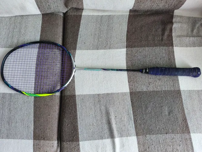 Raquete para Badminton 