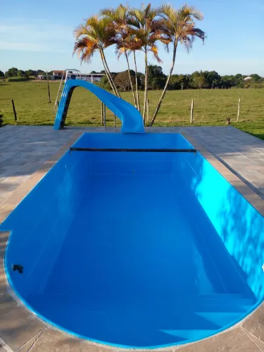 Pintura e recuperação de piscina de fibra