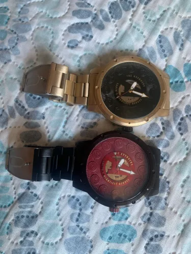 Vendo relógios novos
