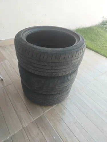 3 Pneus - Bridgestone 225/45 R17