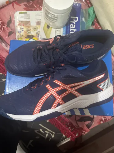 Tenis Asics 43 nunca usado