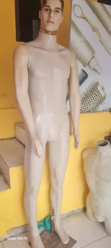 2 Maniquins ...