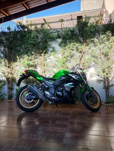 KAWASAKI Z 300 - LINDA E MUITO BEM CUIDADA